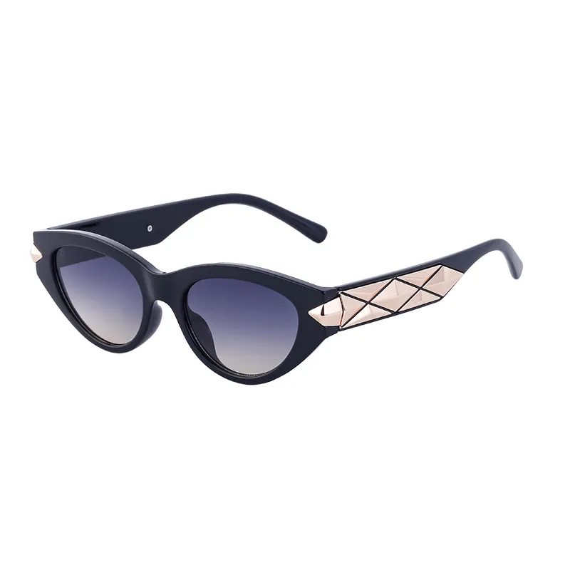 Retro Cat Eye Sunglasses for Women - Trendy UV400 Protection 