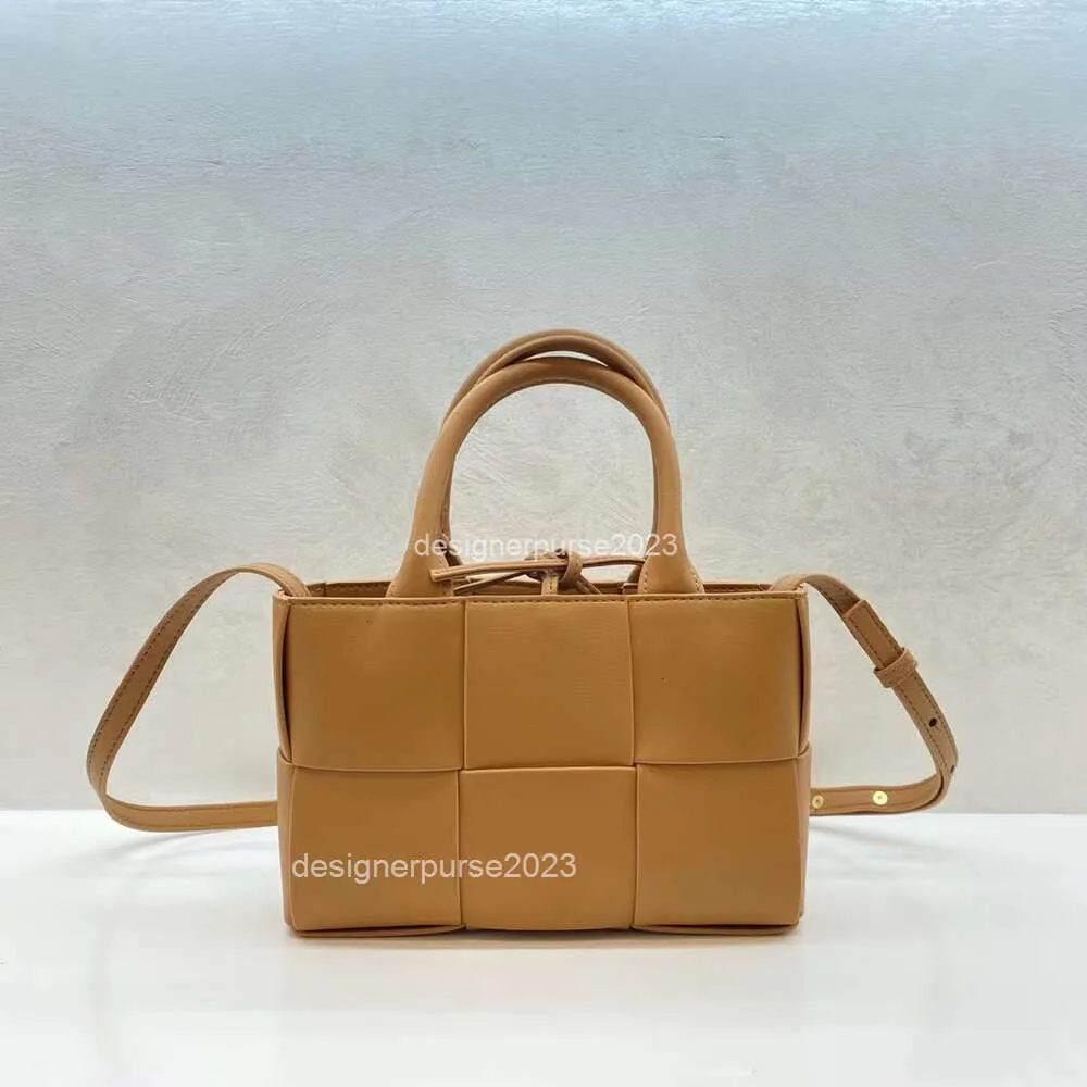 2023 Rindsleder Botegas Handheld Schulter Venetas Designer Tasche Arco Neue Leder Damen Gewebte Mode Taschen Unterarm Umhängetasche Klassische Frauen Kassette Cf6m