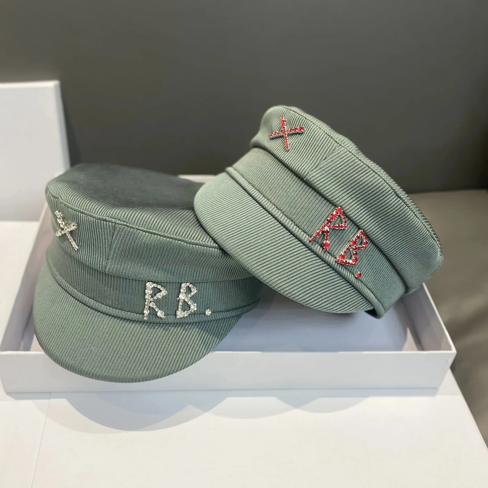 Sboy Hats RB Mujeres Casual Allmatch Flattop Navy Hat Otoño e invierno Cálido Borla Moda Boina Retro Caps 231208
