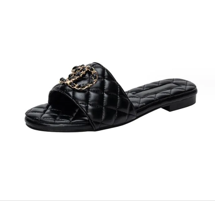 Luksusowe metaliczne sandały sandały projektanty ślizgania się damskie kapcie buty letnie sandał moda szeroka płaska klapki klapki dla kobiet o niskim obcasie butę rozmiar 35-42 C956