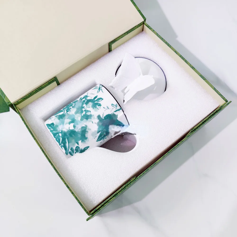 Designer mokken Hoge uitstraling Vlinderdeksel Bone China Waterbeker Melk Koffiekopje Keramische mok met deksel Handgreep Groene geschenkdoos Verpakking