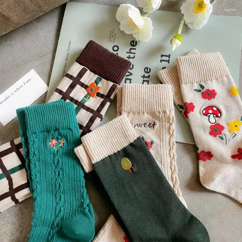 Damensocken, grün, modisch, Vnitage, Streetwear, Crew, Damen, Harajuku, Blumen, Stickerei, süße Mädchen, Kawaii, japanische Strumpfwaren