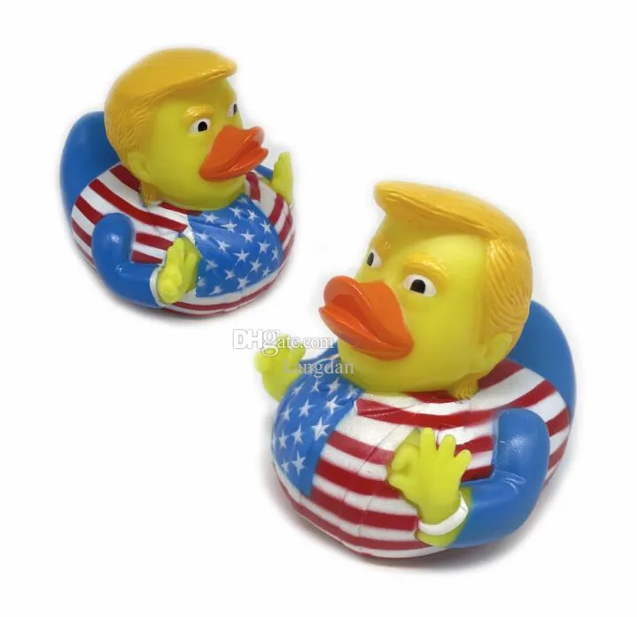 Decorazione per feste Bandiera in PVC Trump Duck Bomboniera Bagno Galleggiante Giocattolo per l'acqua Giocattoli divertenti Regalo Consegna a domicilio Giardino domestico Forniture festive Evento