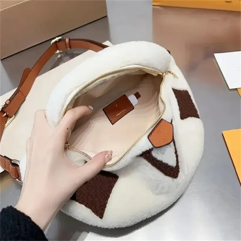 Womens Winter Belt Bag New Teddy Waist Fanny Pack Fluffy Bag Luxury Designer Chest Bags Crossbody Lamb Wool Soft Fur Bumbag Shoulder Bag Backpacks 231285D