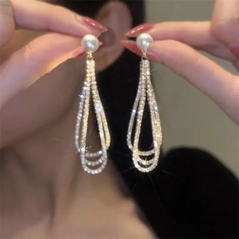 Fascino Tendenza moda Design unico Elegante delicato zircone nappa orecchini di perle gioielli da donna regali premium per feste all'ingrosso 231208
