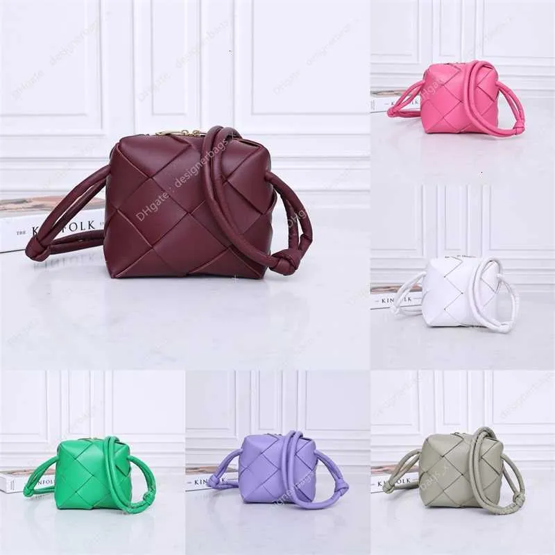 2024 Wallte Woven One Shoulder Crossbody Women Sheepskin European 및 American Fashion Bag