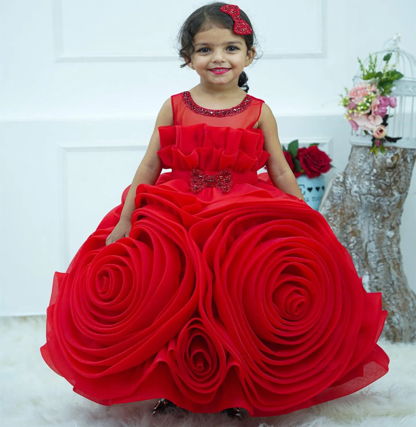 Lace 2023 Robes de fleurs rouges robes de bal Tiers organza Tiers Vintage petite fille Christmas Peagant Birthday Braptage des robes de robe tutu ZJ423 S