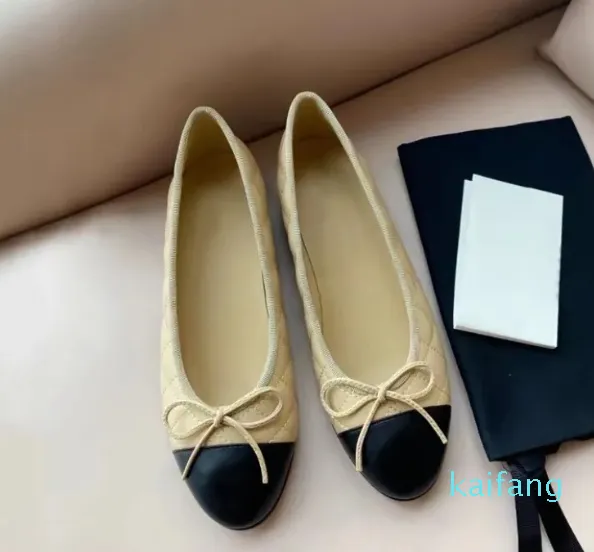 Chaussures de créateur classiques d'été 100% cuir de vache de haute qualité, nouvelles chaussures de danse plates à la mode pour femmes, bateau plat noir