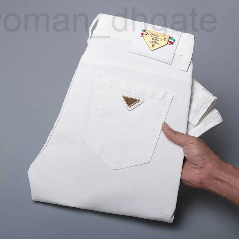 Jeans da uomo firmati 2023 Primavera / Estate sottile di fascia alta edizione coreana elastico slim fit piccola gamba dritta casual pantaloni bianchi a tre prove