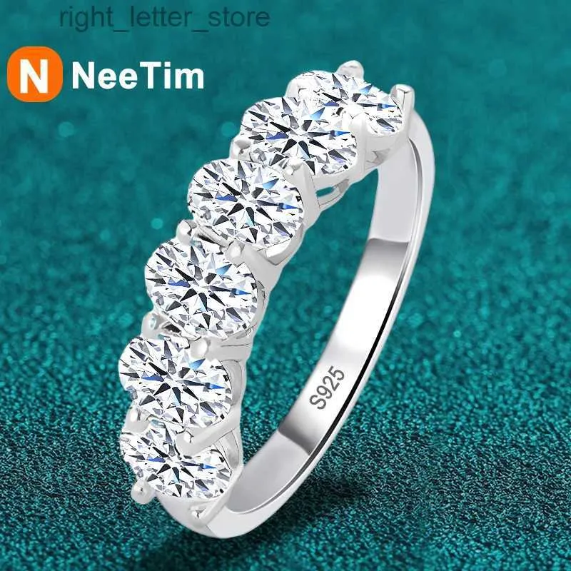 Con pietre laterali NeeTim Anelli ovali in moissanite a colori Full D per donne Scintillanti 6 pietre Diamanti con certificato Anello nuziale in nastro sterling 925 YQ231209