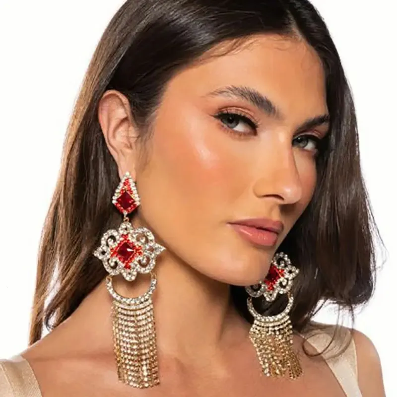 Urok Kolczyki wiszące z frędzlami Vintage For Women Red Blawling Rhinestone Ear Clip Bohemian geometryczne luksusowe biżuteria ślubna Prezent 231208