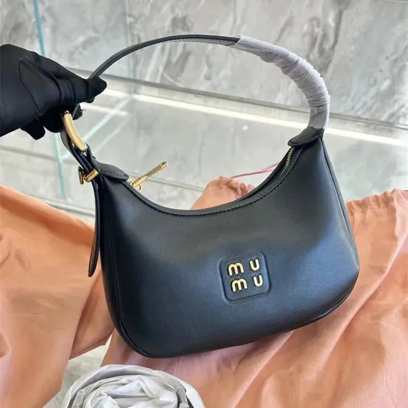 حقيبة مصممة من الجلد الأصلي MIUI الأزياء النسائية Pochette Shell Mens Top Hound Counter Tote Underarm Bag Lady Cleo Crossbody Bast