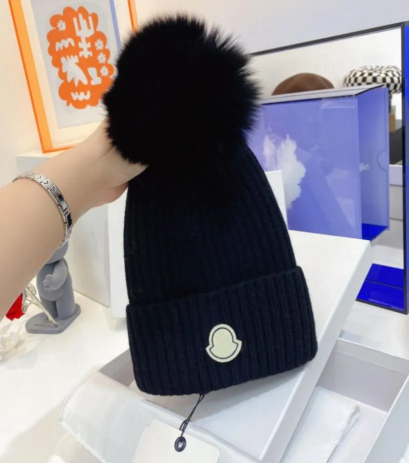 Tasarımcı Kafatası Kapakları Moda Faks Kürk Pom Beanie Nefes Alabilir Sıcak Kaşmir Şapka Erkek Kadın 6 Renkler7685319