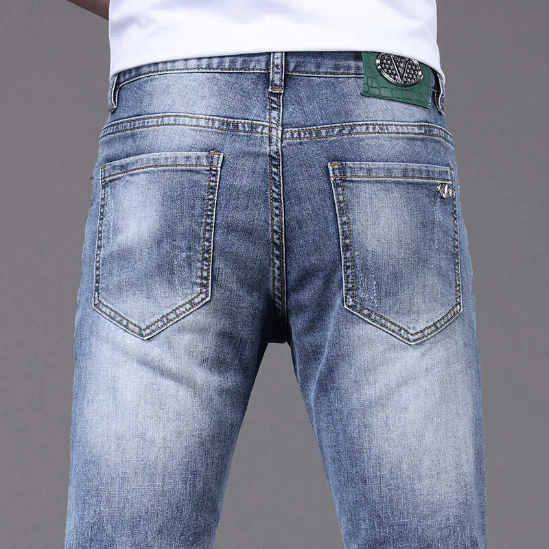 Jeans pour hommes jeans de créateur Jeans pour hommes haut de gamme, nouveaux produits printemps et été, petits pieds élastiques ajustés, version coréenne, vêtements d'étudiant garçon à la mode, denim Xintang ZSVT