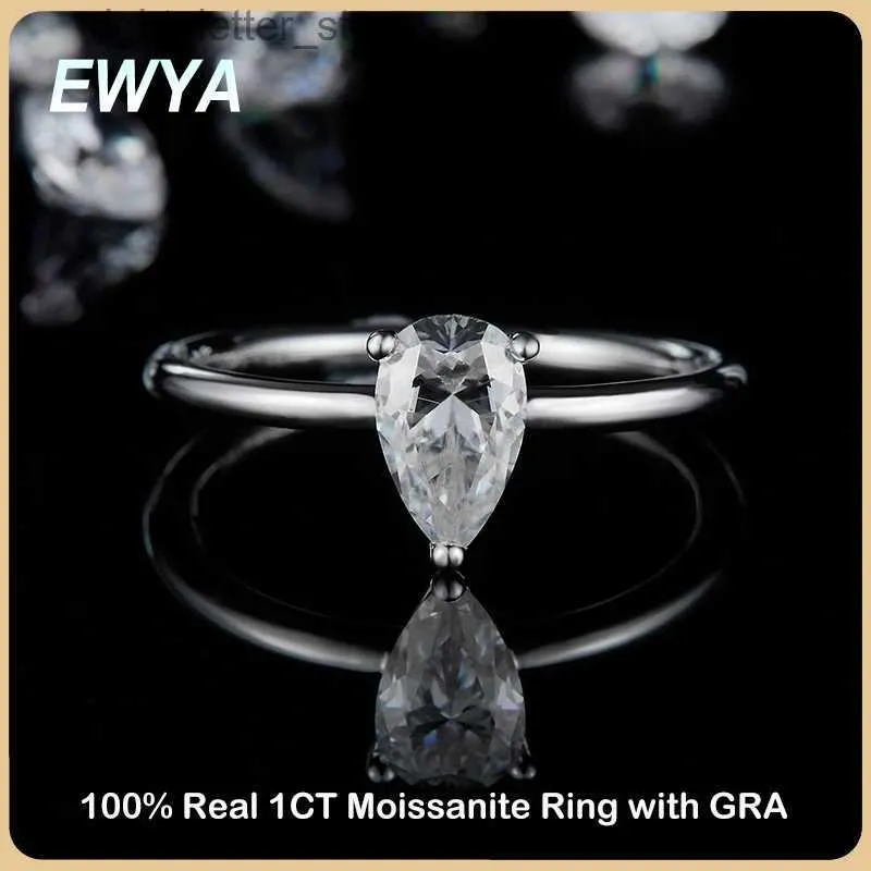 Med sidonstenar Ewya Trendy Real 1CT Pear Cut Moissanite Engagement Ring for Women S925 Silver Plated 18K White Gold Water Drop Diamond Rings YQ231209