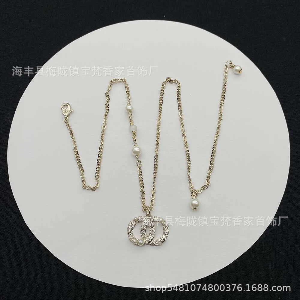 デザイナーチャンネルネックレス高品質の鎖骨チェーン祖母不規則なパールシンプルで多目的な真珠ネックレス9643