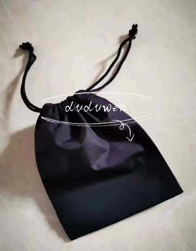 Envoltório de presente 115x15cm saco de pó de seda preto saco de embalagem de moda saco de corda para jóias impressas letras caixa de armazenamento bom quali6452886