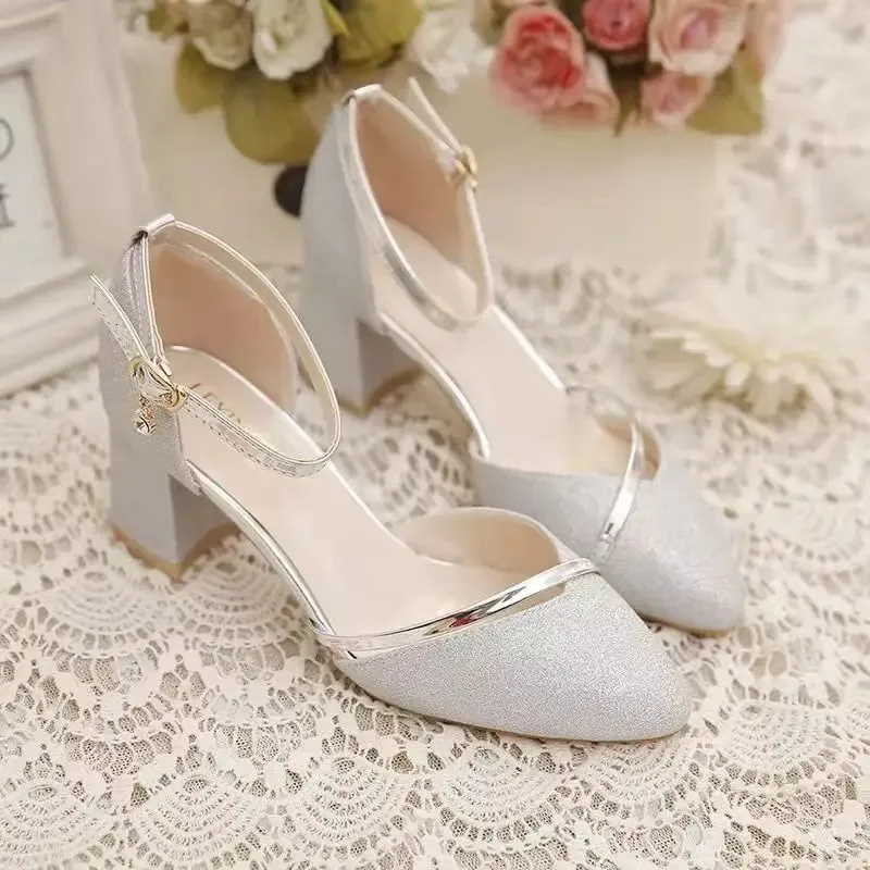 Sapatos de vestido verão sandálias de salto alto senhora bombas clássicos deslizamento em sapatos sexy lantejoulas sapatos de festa feminino ouro prata calçado de casamento 231208