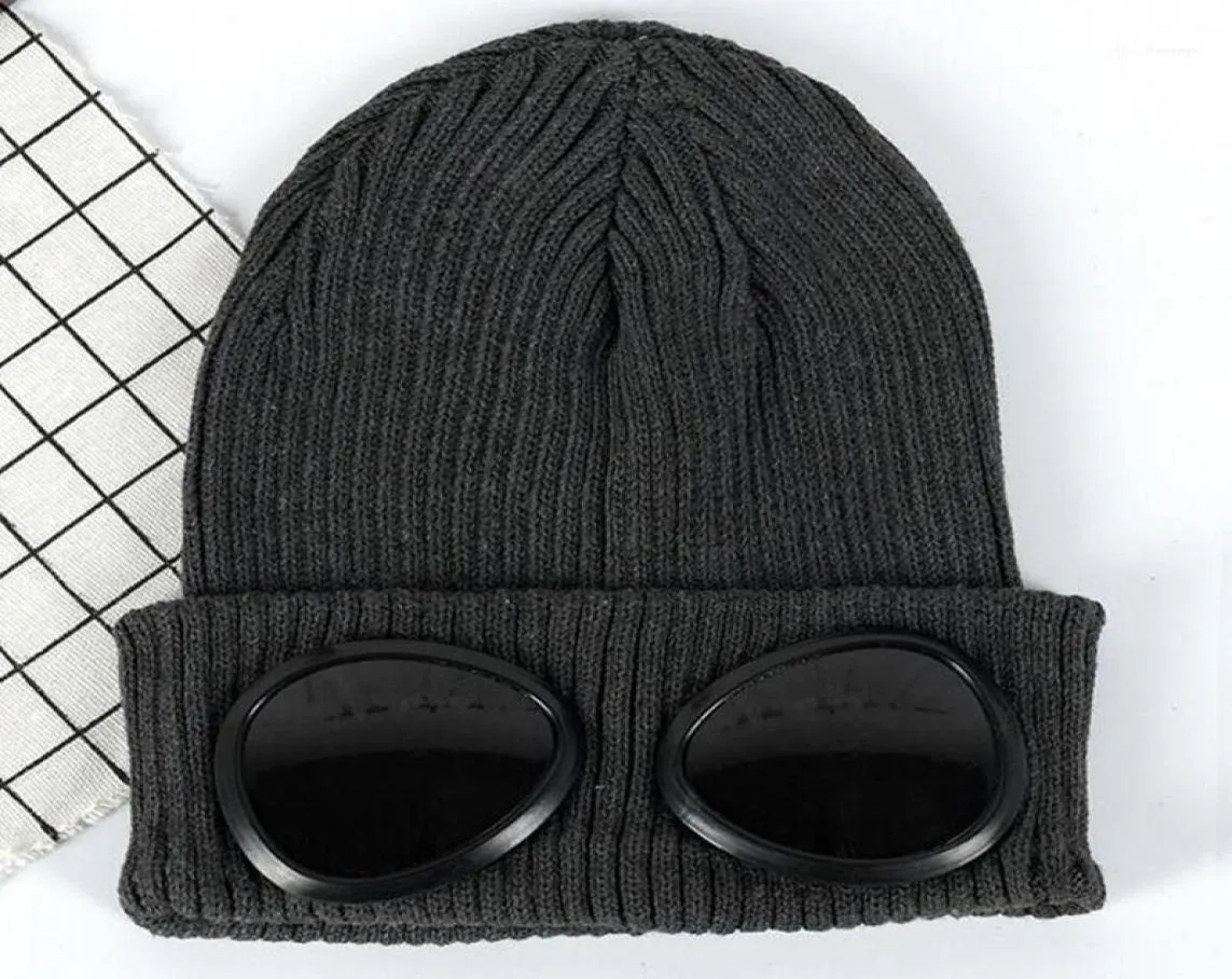 Beanieskull Caps 2022冬の女性は、ゴーグル装飾でヒップホップビーニーを編みました女性パイロットスタイルスカルキャップハットH32787624