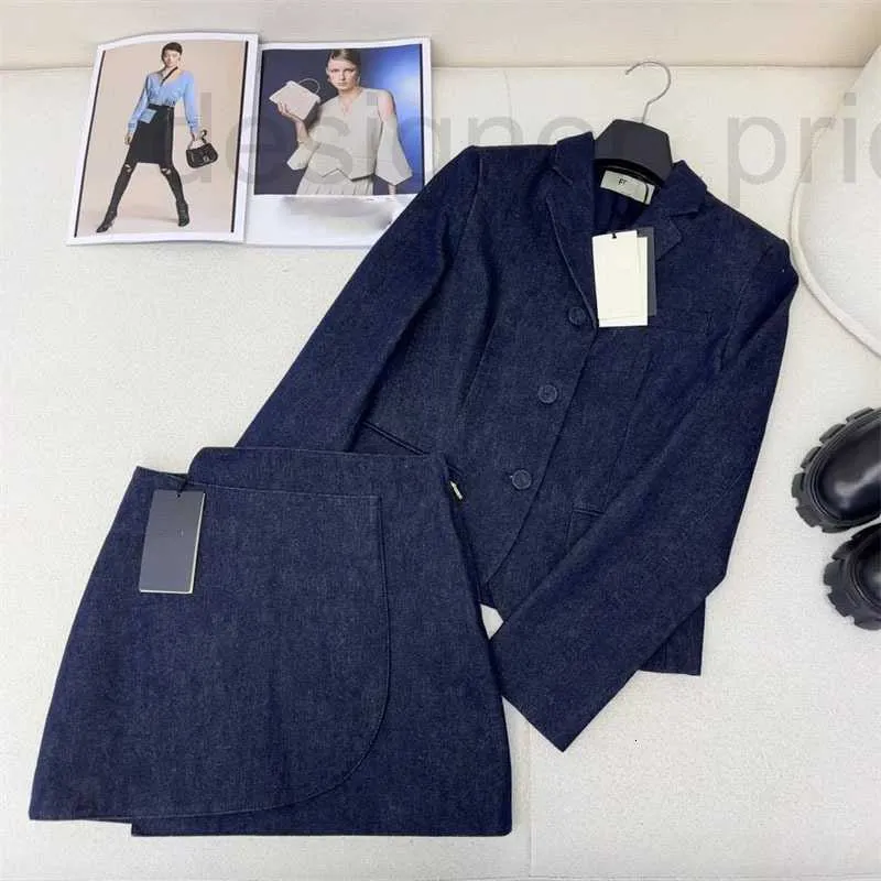 İki Parça Elbise Tasarımcısı 2024 Erken Bahar Yeni Koyu Mavi Denim Takım Ceket+Yüksek Bel Sarma Etek Seti 3QNK