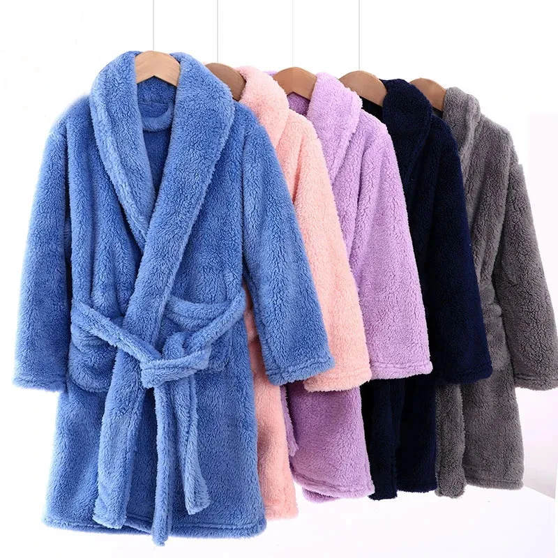 Handelsrockar Vinterbadkläder för stora barn Fashion Barn Girls Solid Color Flanell Warm Sleepwear Boys Homewear Family Matching Robes 231208