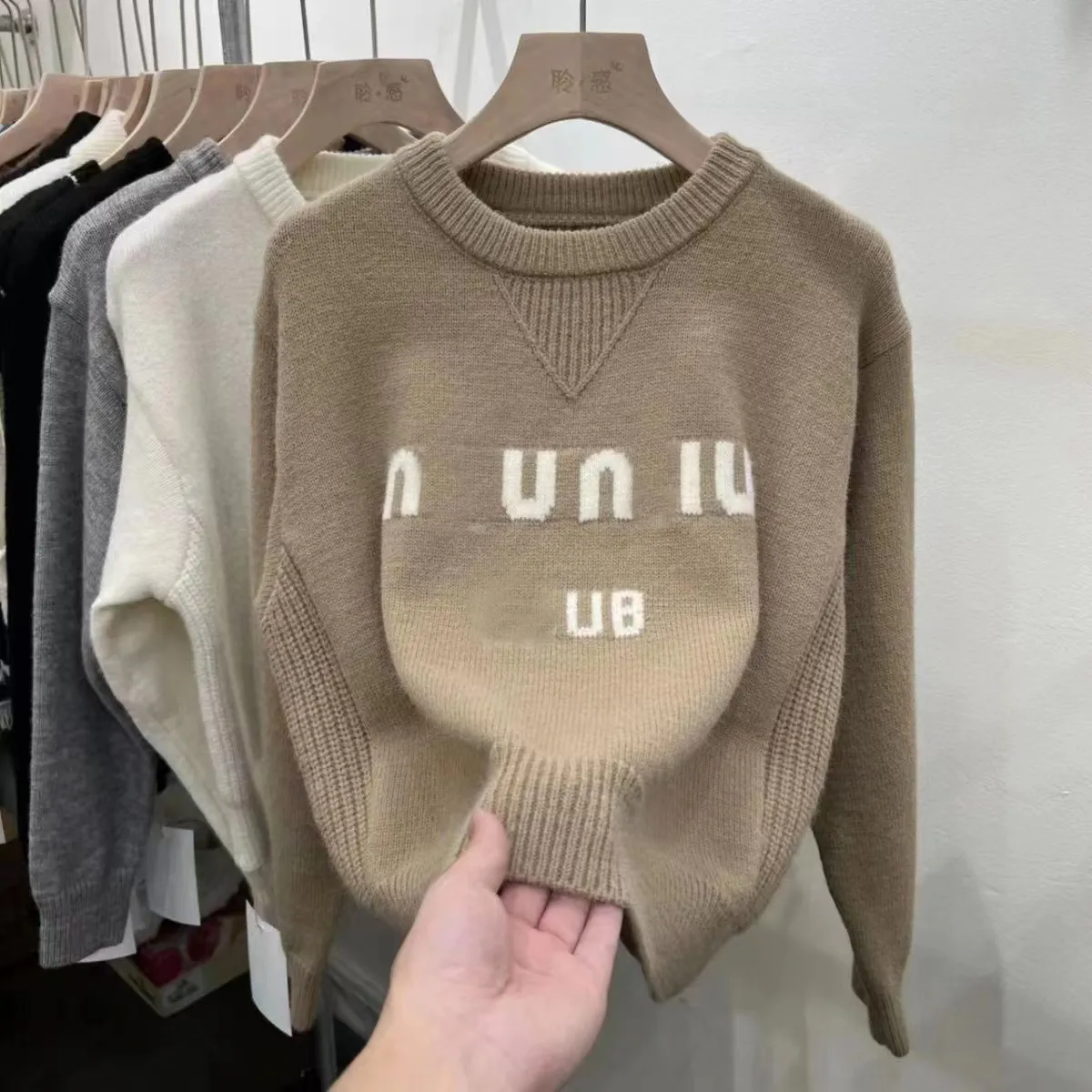 Tasarımcı Sweater Erkek Kadın Sweaters Jumper Nakış Baskı Kazak Örgü Klasik Örgü Sonbahar Kış Sıcak Jumpers Mens Design Pullover Kanalı Örme 11