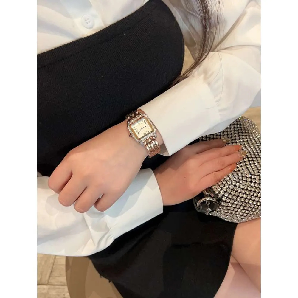 Dyr Panthere Watch for Women Cater Full Diamond Womenwatch White Dial 3a Högkvalitativ Swiss Quartz Ladies Ice Out Watches Montre Tank Femme Luxe Degv