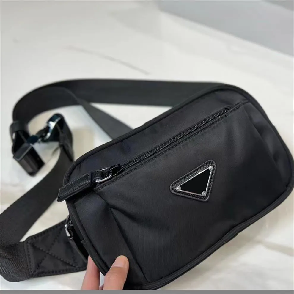 Diseñadores Fanny Pack Luxurys Hombres Bolsas de cintura Diseñador Bumbag Classic Crossbody Hombro Packbag Bumbags Cinturón Monedero Negro Versátil294Y