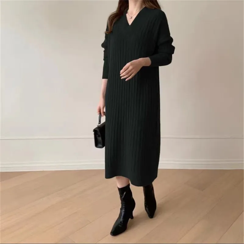 Temperament straight knit V-neck dress with hidden meat, autumn and winter women's mid length knee length loose bottomed woolen dress