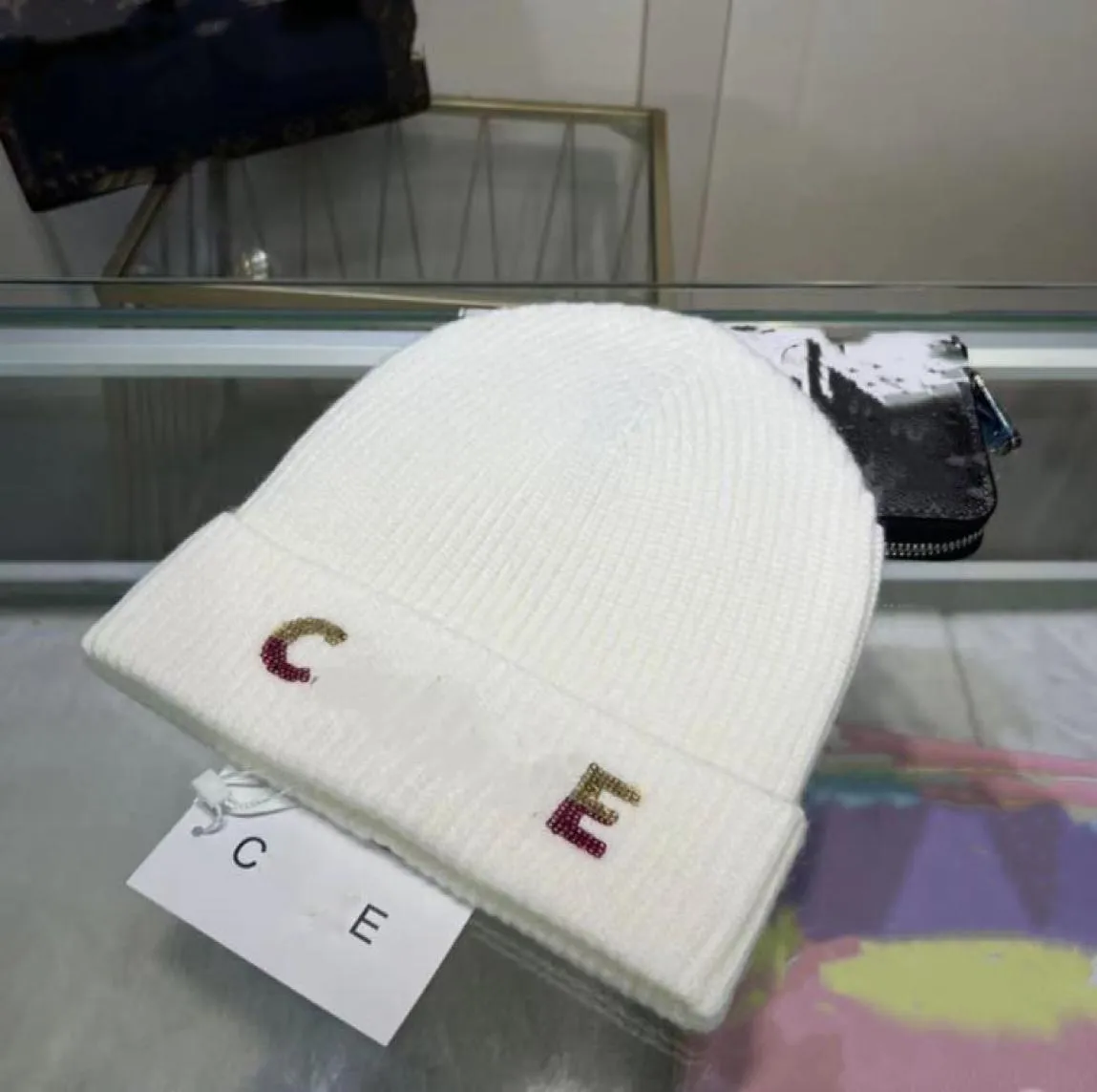 Tasarımcı Marka Men039s Lüks Beanie Hat Women039s Sonbahar ve Kış Yüksek Güzelliği Çok Yönlü C Mektup Dış mekanda2729423