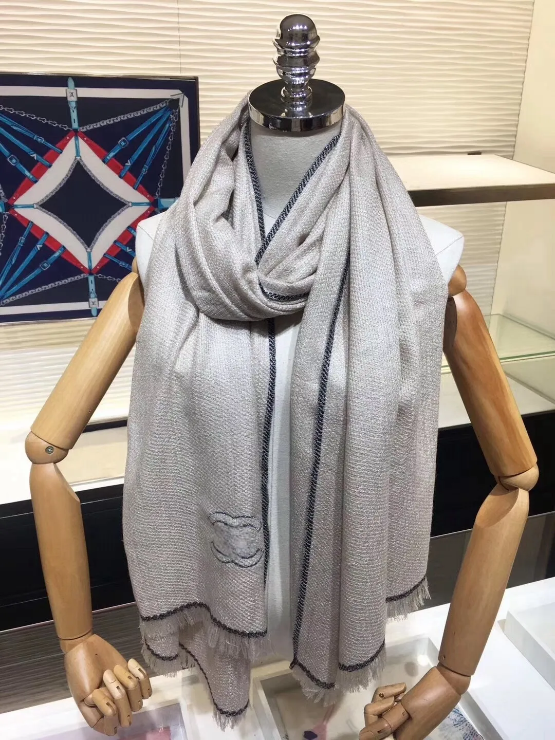 Fashion Brand Designer Double C Embroidery Process Ultra-fine Cashmere Yarn Woven Soft And Delicate Exquisite Craft Simple Retro Style Classic Luxury Scarf Cape.