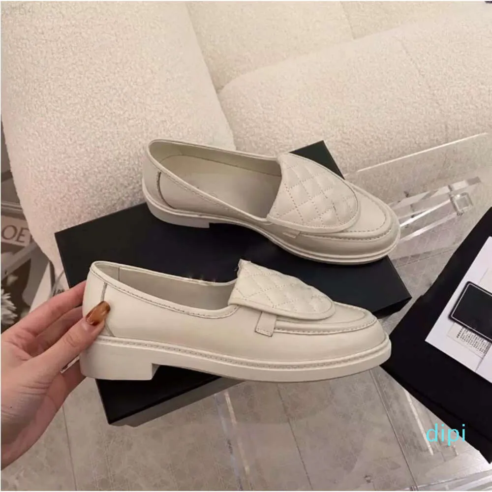 トップ2024New Spring Luxury Women's Loafers良質のデザイナードレスシューズファッションデザイナーローファーサイズ35-40