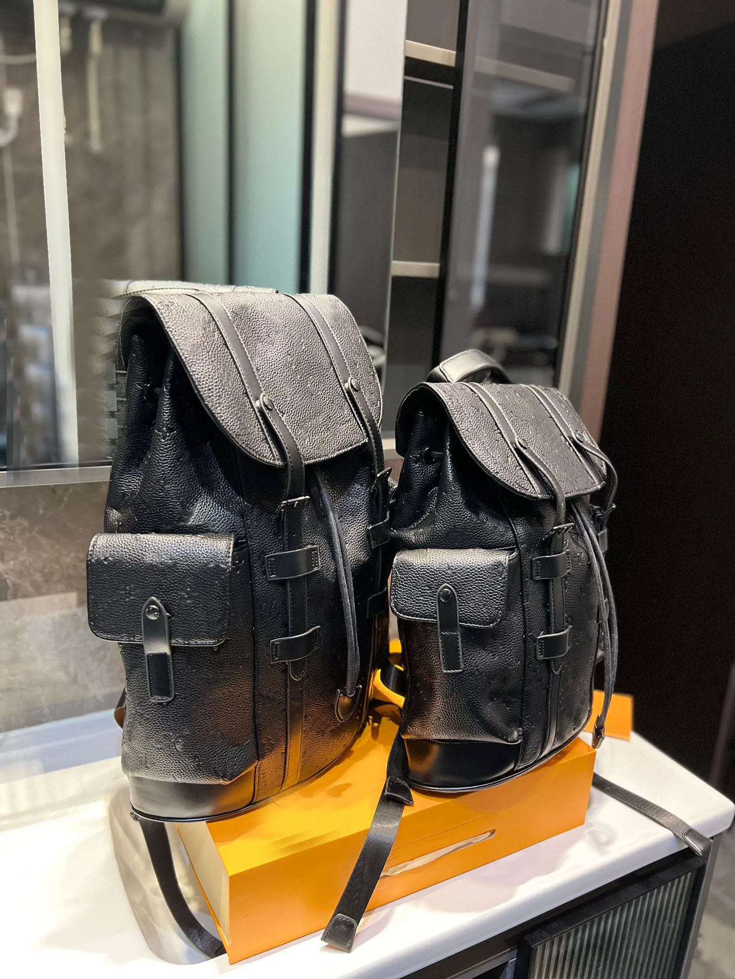 Ryggsäck stil 2024 högkvalitativ väska kvinnor modedesigner män reser klassisk tryckt belagd duk parkett läder satchel ryggsäck