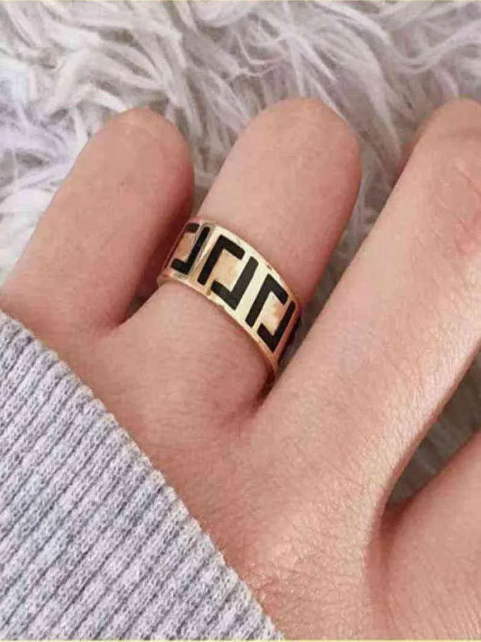 C63U Fashion Letter Ring Bague for Woman Simple Personality Party Wedding Lovers Presentförlovningsringar smycken NRJ6916511