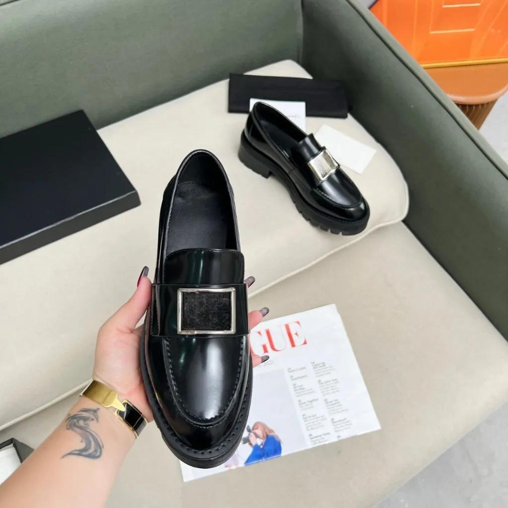 24ss Big logo rehaussant les mocassins Chaussures habillées Appartements top designer catwalk femmes formelle Lok Fu chaussure couleur unie design simple taille 35-41