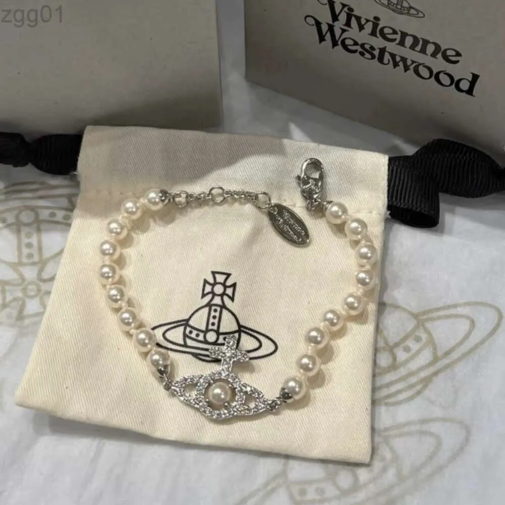 Designer Vivine Westwood Nouveau VivienneNewestwood 23 Western Empress Dowager Hollow Saturn Pearl Bracelet Womens French Classic Planet Cross Pearl Bracelet 59565