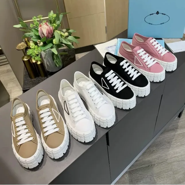 Double Wheel Nylon-Gabardine-Sneaker, Designer-Canvas-Freizeitschuhe, Luxus-Plattform-Dreieck-Logo, hohe lässige kleine weiße Schuhe, Größe 35–41