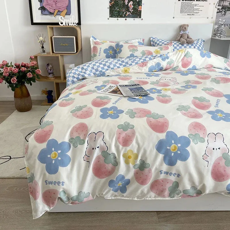 Sängkläder sätter jordgubbkanin Set Spring Flower Bed Linen Single Double Size For Girls Blue Tulip Home Decor Fresh Ins Däcke Cover 231211