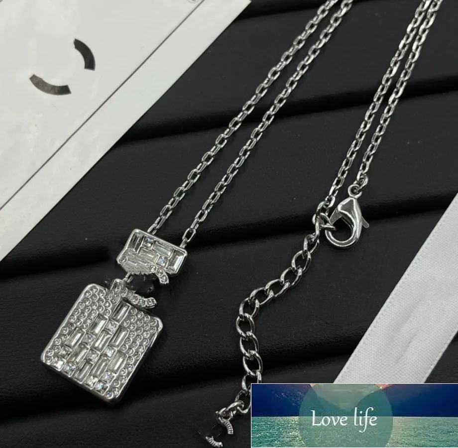 Nouveau collier de bouteille de parfum plein de diamants couleur or blanc magnifique diamant intégré mode européenne Xiangjia mode Seiko