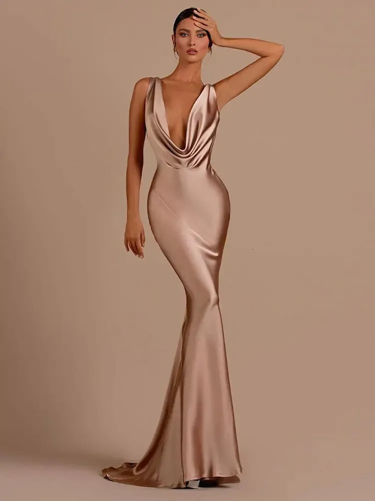 Grundläggande casual klänningar kvinna sexig satin swing nack klänning mode solid rygglös bodycon maxi 2023 elegant damparty klubb wrap höfter vestidos 231208