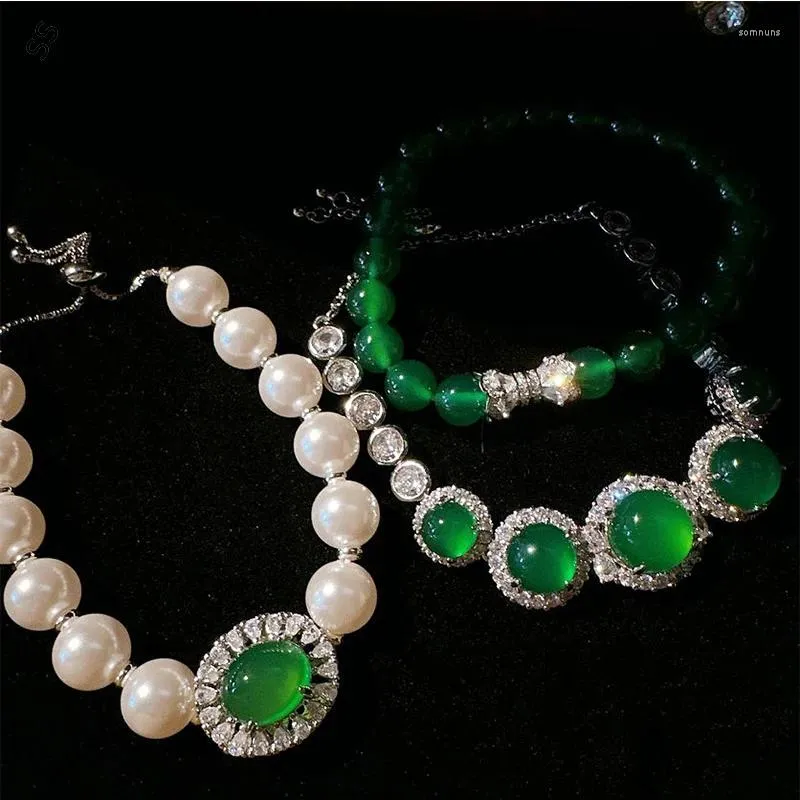 Charmarmband Brazil Green Chalcedon Agate Pearl Armband Clean Shiny Rich Bean White Gemstone Lychee Frozen Zircon Hand Chain