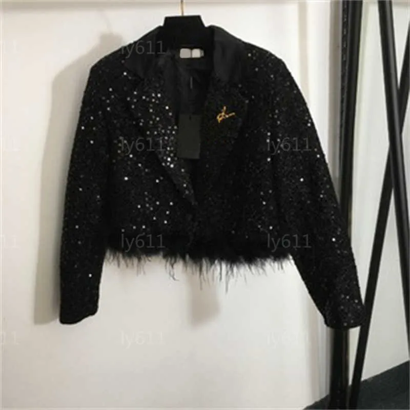 Chaqueta de diseñador Abrigo de mujer Top Letra Broche Decoración Dobladillo de plumas Empalme Todo el cuerpo Lentejuelas Manga larga Traje corto Chaquetas Ropa para mujer