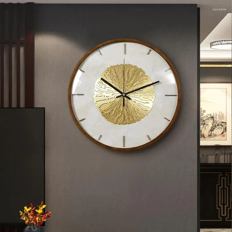Wall Clocks Chinese Walnut Light Luxury Living Room Clock Atmospheric Home Fashion Modern Creative Watch