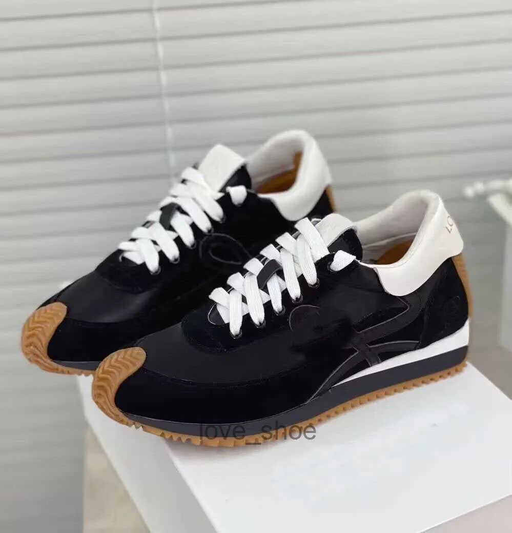 Célèbre Design Flow Runner Sneaker Chaussures En Cuir De Veau En Nylon En Daim À Lacets Hommes Baskets Fête De Mariage Semelle En Caoutchouc En Gros Skateboard Marche Eu38-46