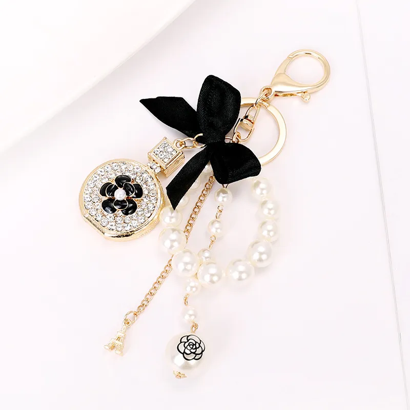 Partihandel 20st Keychains Bow-Knot Imitation Pearl Parfym Crystal Bottle Iron Tower Chain Car Key Ring Bag Charms Accessories Girl Keyring Pendant Gift 2023