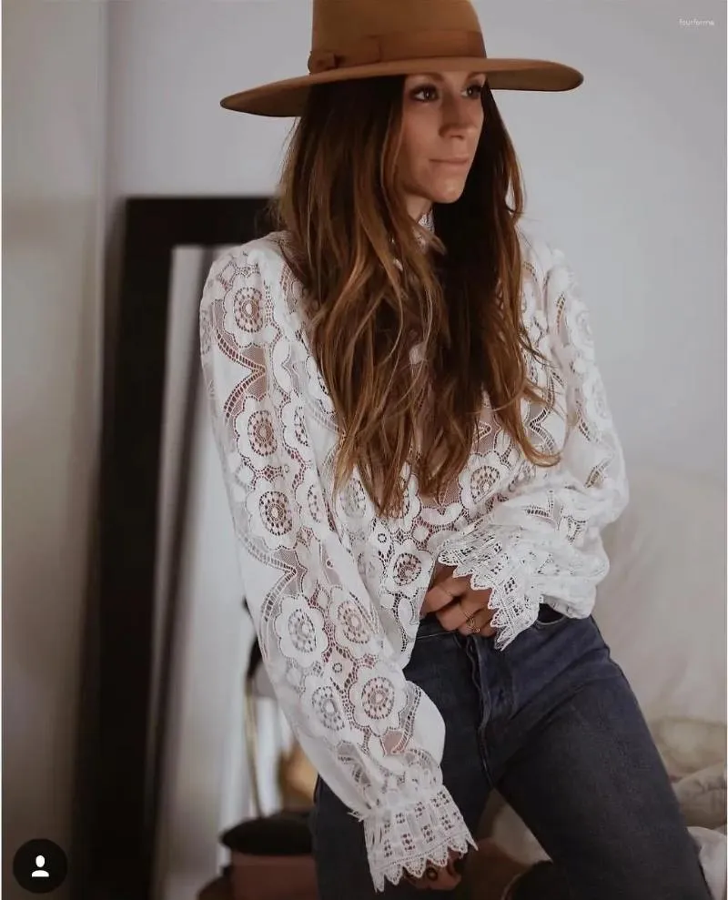 Bluzki damskie Ayualin Lady White Lace Blouse Shirt Women Long Rleeve See Through Blusa Vintage Femme Transponent Top Casual Boho