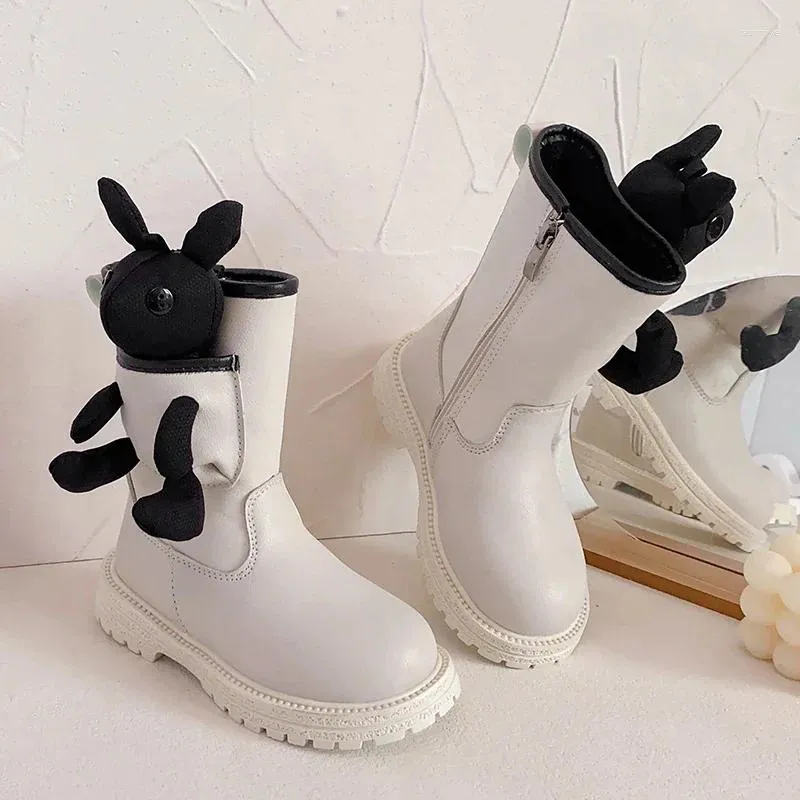 Bottes filles avec des poupées de dessin animé mignon noir Beige enfants mode cuir 2023 printemps et automne fermeture éclair latérale décontractée