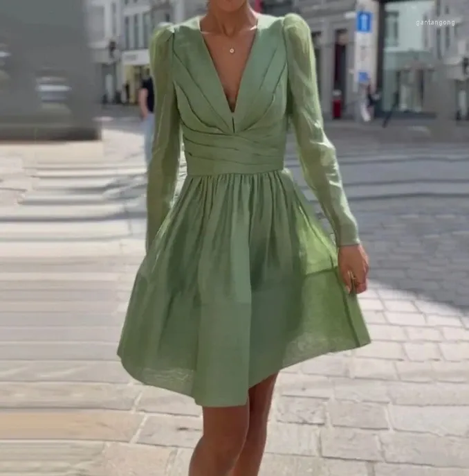カジュアルドレス女性のファッションミントグリーンVネックプリーツケーキクロスデザイン女性ハイウエストエレガントなプルオーバードレス
