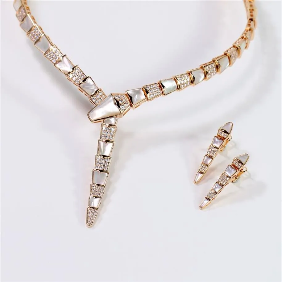 Europe America Designer Jewelry Sets Fashion Lady Women Brass 18K Gold Setting Diamond Mother of Pearl Snake Shape Wide Chain Dinn349o