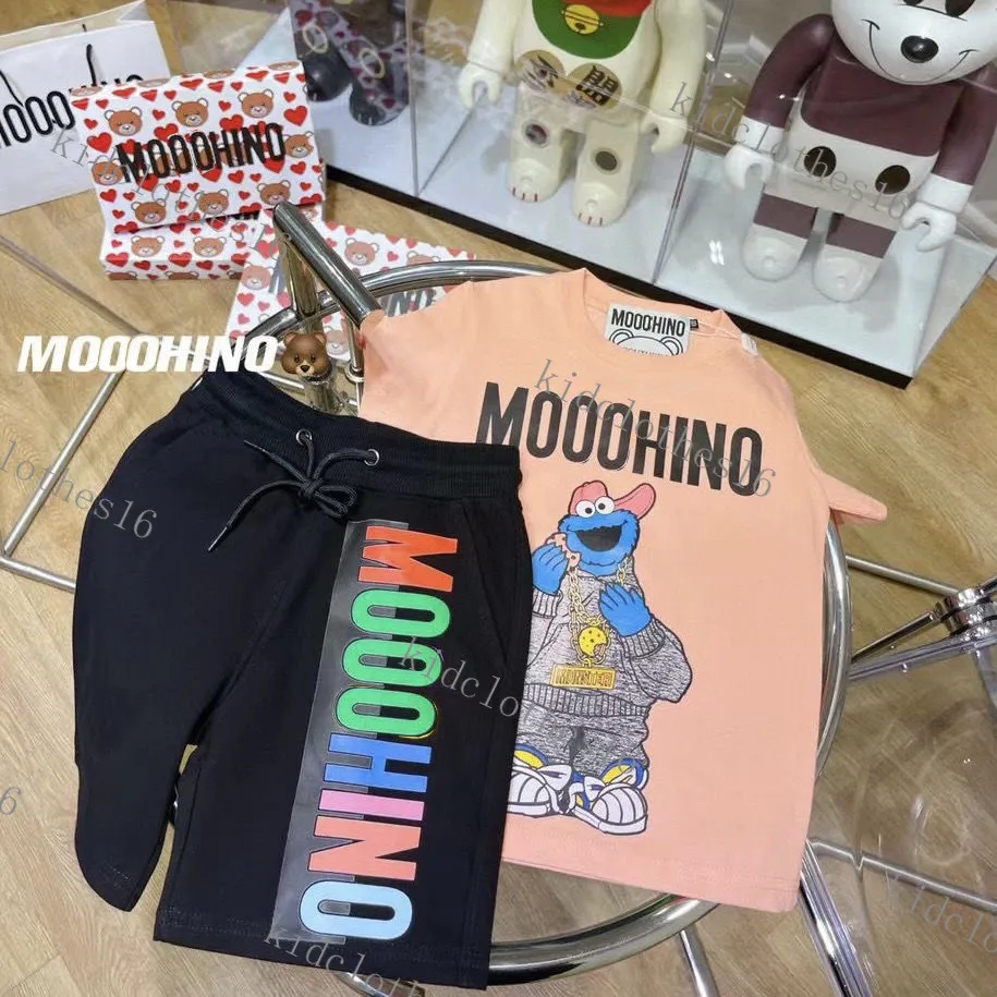 Luxus-Designer-Kleidungssets für Kinder, T-Shirt mit Monogramm, Shortst-Mode, britische Modemarke, Sommer-Kinderschätze und Mädchen-Zweiteiler aus Baumwolle, mehr Stil 2024